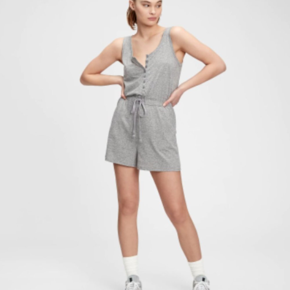 NWT Gap Sleeveless Henley‎ Romper
